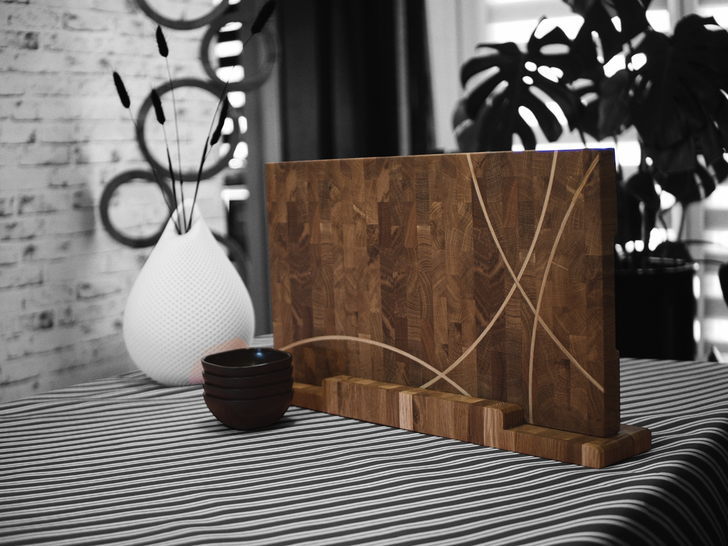 Storce board with oak inlay